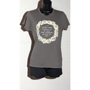 DOE Flowers In My Hair T-Shirt Cotton Graphic Tee Daisies Short Sleeve Medium